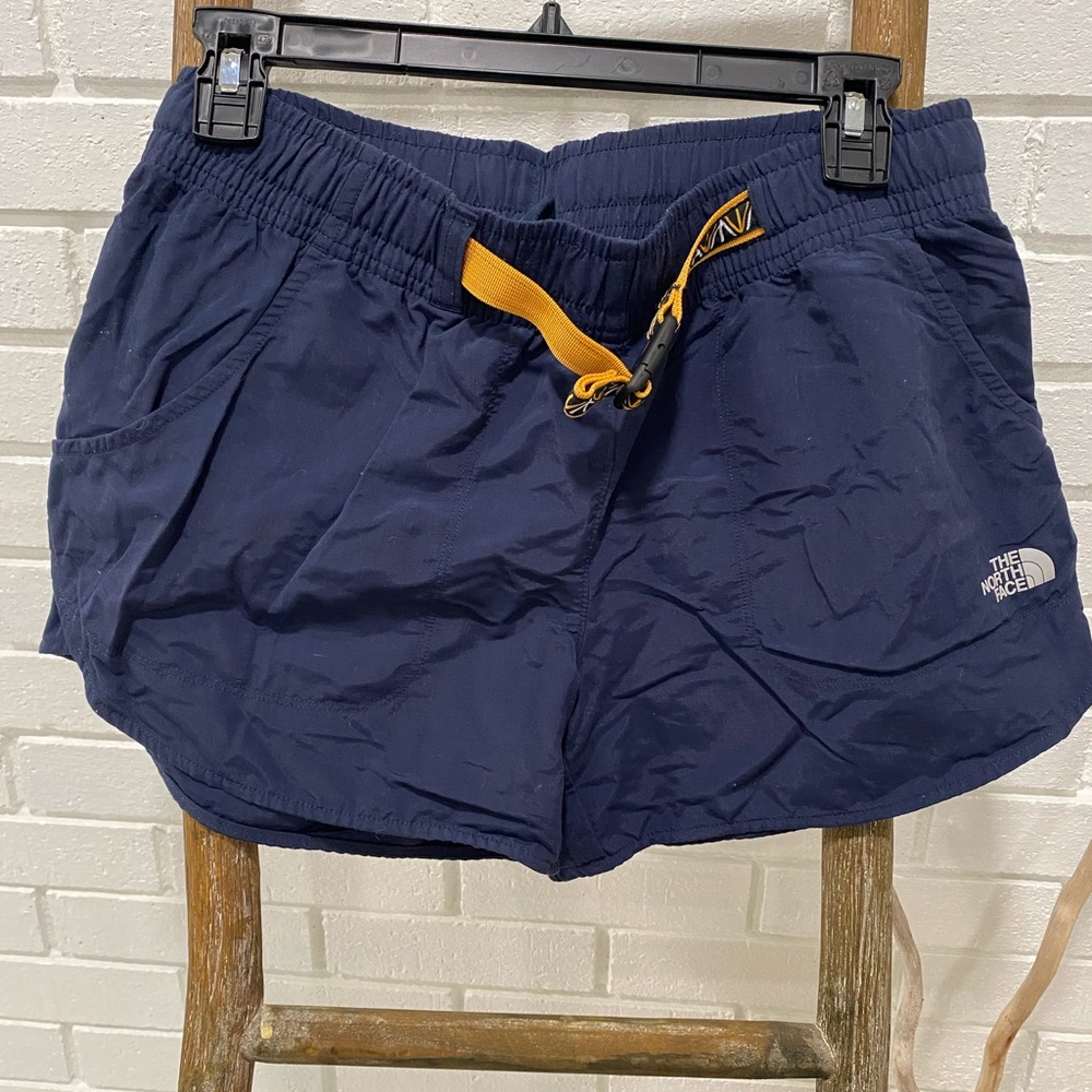 The North Face river shorts with belt